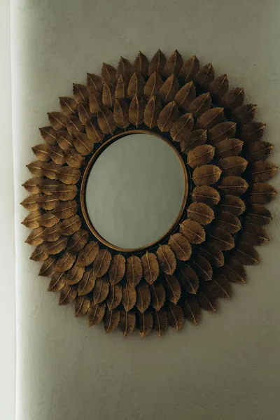 Smart Design: Multiplying Space with MirrorsIllustration